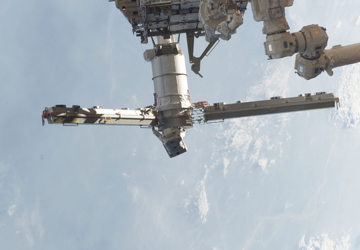 STS115-E-05568
