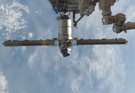 STS115-E-05571