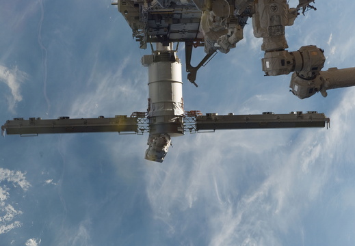 STS115-E-05573