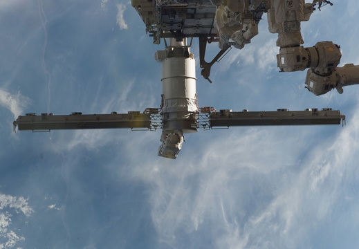 STS115-E-05574