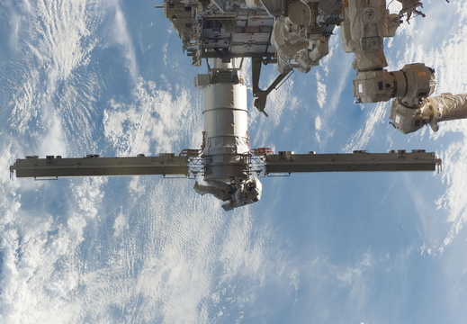 STS115-E-05581
