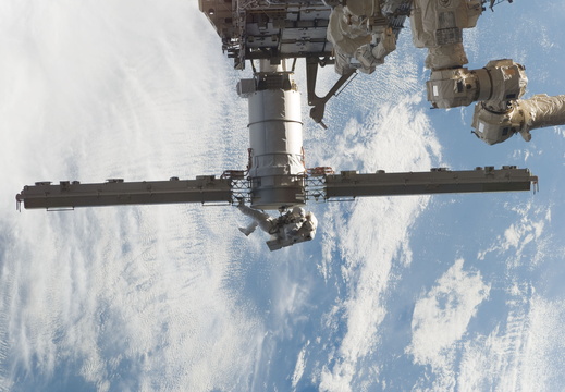 STS115-E-05582