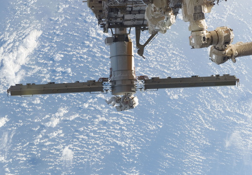 STS115-E-05584