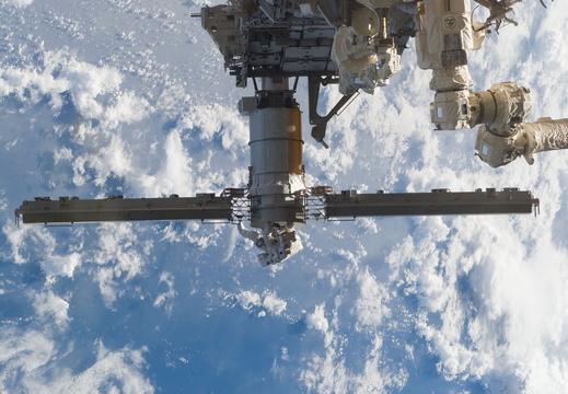 STS115-E-05585