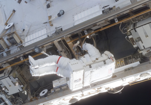 STS115-E-05595