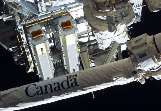 STS115-E-05606