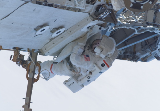 STS115-E-05613