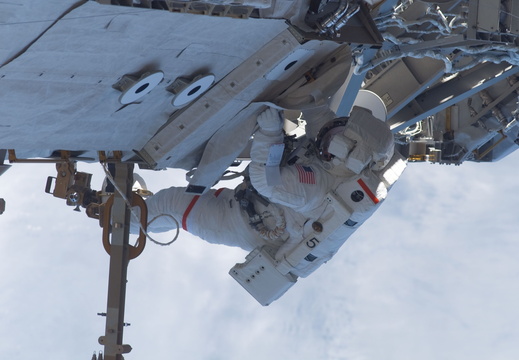 STS115-E-05615