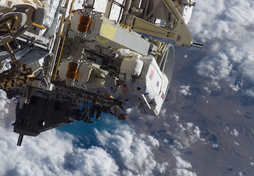 STS115-E-05625