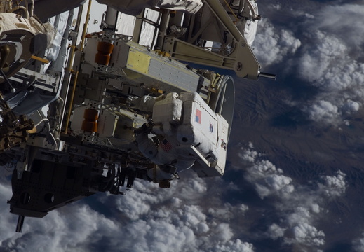 STS115-E-05626
