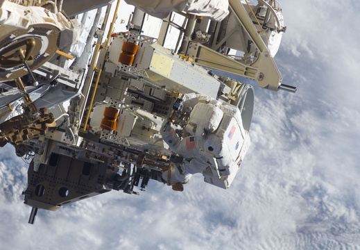STS115-E-05627