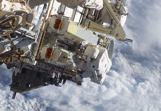 STS115-E-05628
