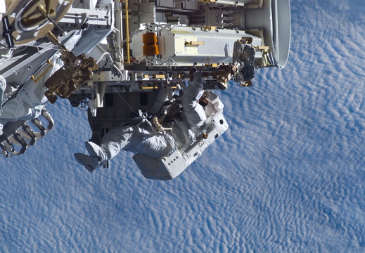 STS115-E-05634