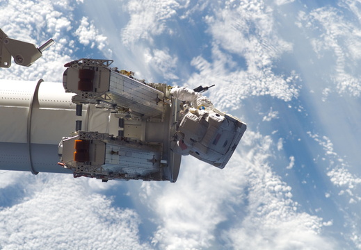 STS115-E-05638