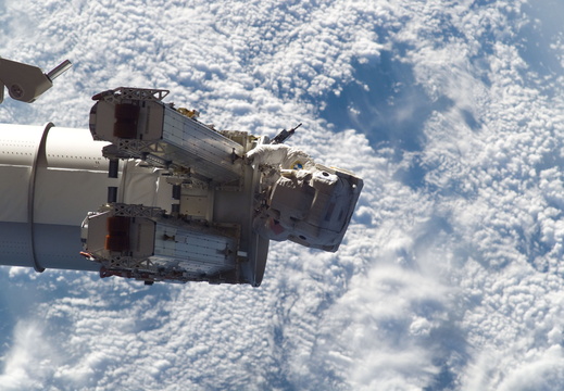 STS115-E-05639