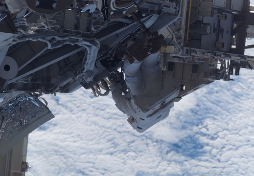 STS115-E-05647