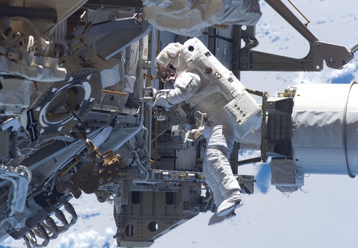 STS115-E-05649
