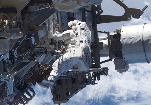 STS115-E-05650