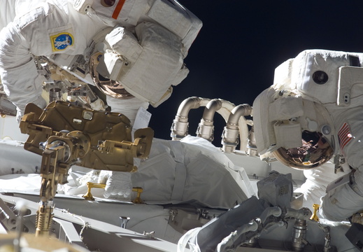 STS115-E-05658