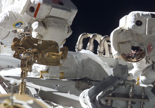 STS115-E-05659