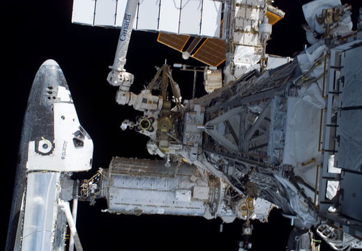 STS115-E-05687