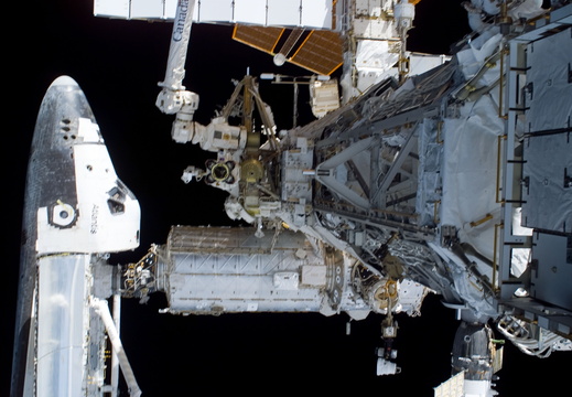 STS115-E-05688