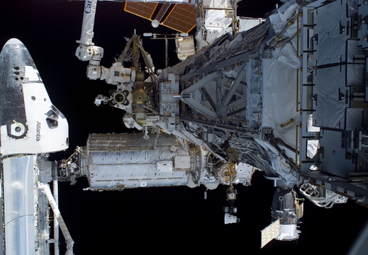 STS115-E-05689