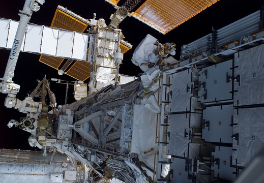 STS115-E-05692