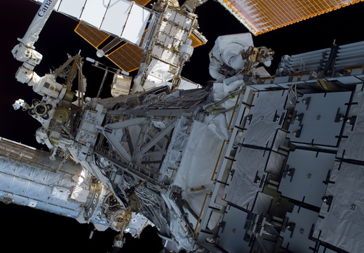 STS115-E-05706