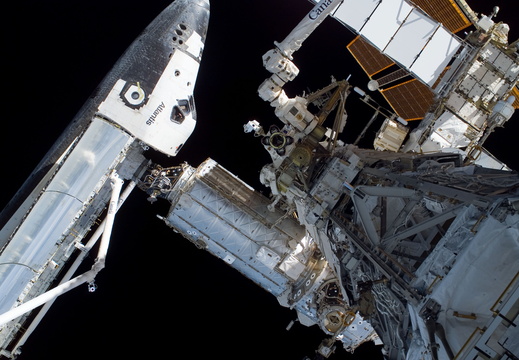 STS115-E-05707