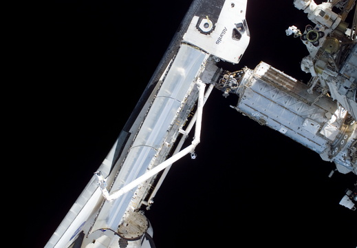 STS115-E-05709