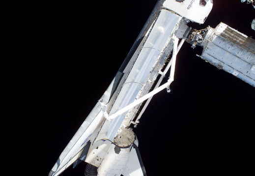 STS115-E-05710