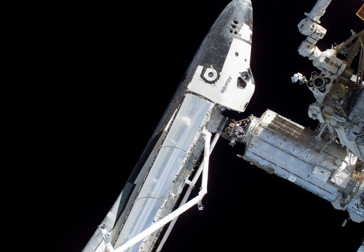 STS115-E-05711