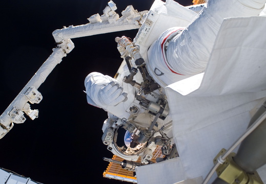 STS115-E-05714