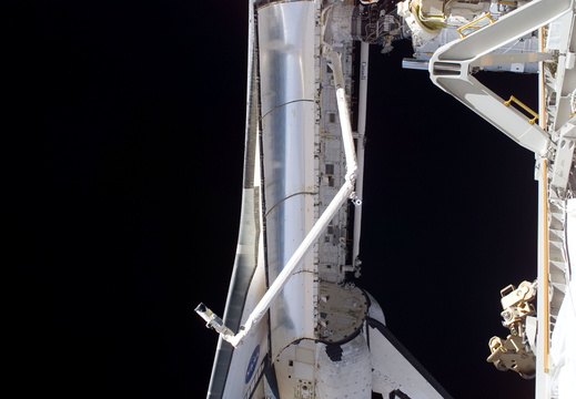 STS115-E-05724