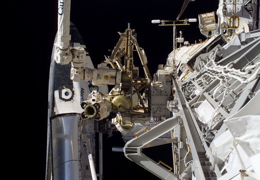 STS115-E-05725