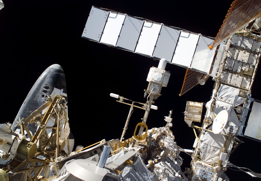 STS115-E-05746