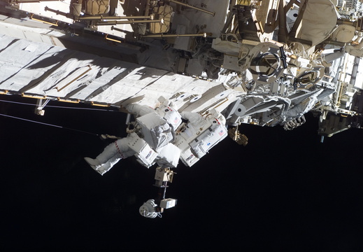 STS115-E-05784