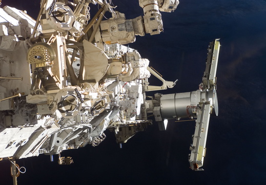 STS115-E-05790