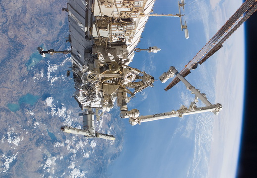 STS115-E-05805