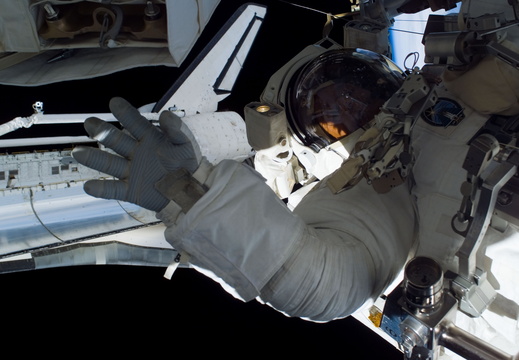 STS115-E-05845