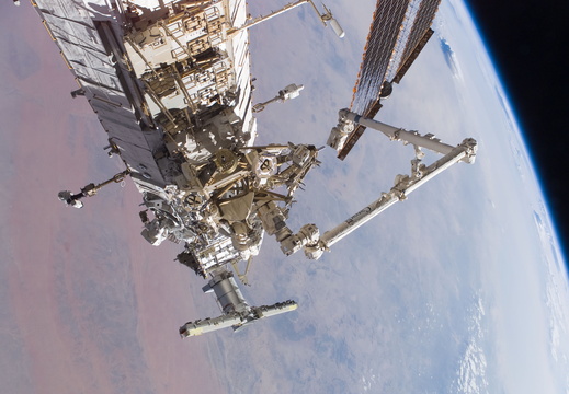 STS115-E-05879