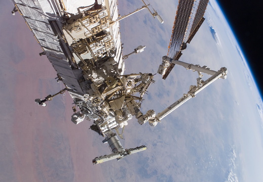 STS115-E-05880