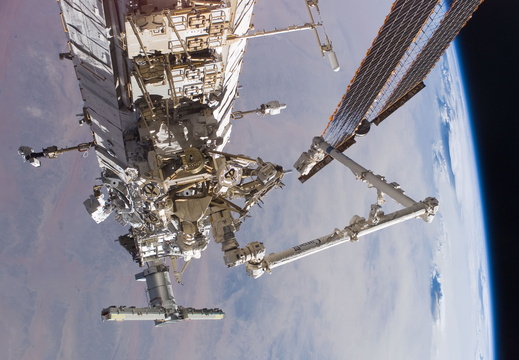 STS115-E-05887