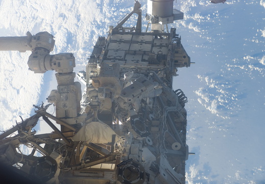 STS115-E-05908