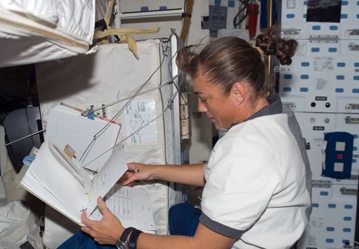 STS115-E-05913