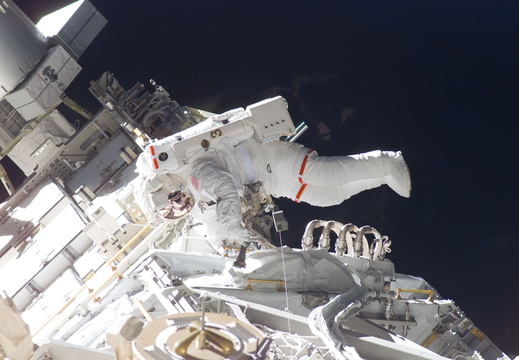 STS115-E-05920