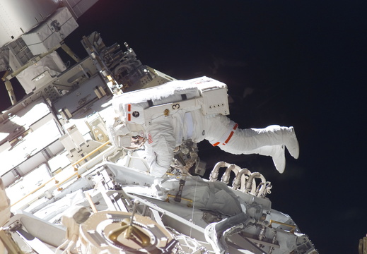 STS115-E-05921
