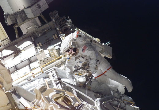 STS115-E-05922