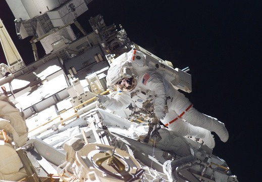 STS115-E-05923